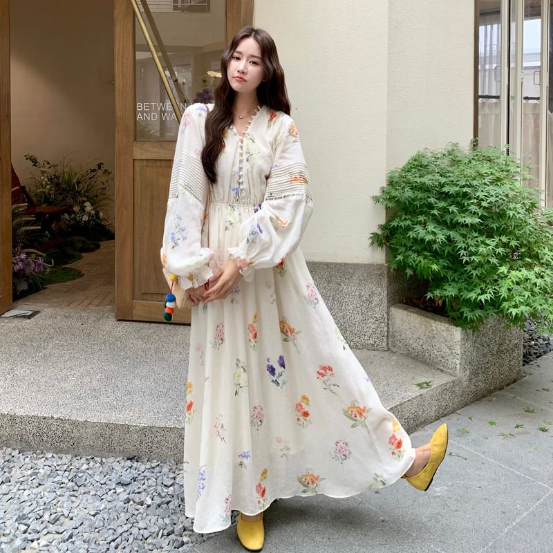 法式复古刺绣镂空长袖连衣裙春秋新款优雅气质女神范高腰显瘦长裙