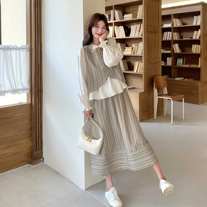 学院风条纹马甲套装裙女2026秋季新款时尚气质百搭三件套女装搭配