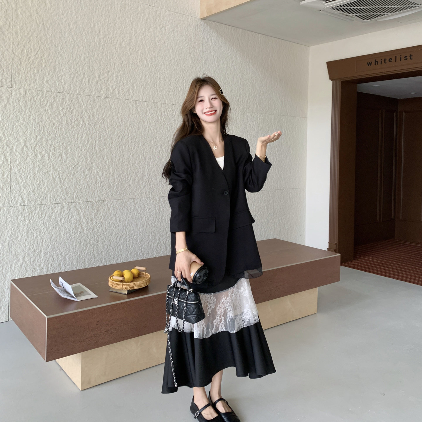 深灰色轻熟风休闲松弛感西装套装女秋新款气质蕾丝拼接半裙两件套