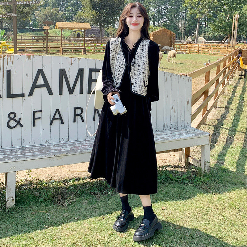 小香风马甲配丝绒连衣裙女