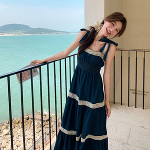 法式气质赫本风吊带连衣裙女2025夏季新款韩版收腰显瘦撞色长裙子图片