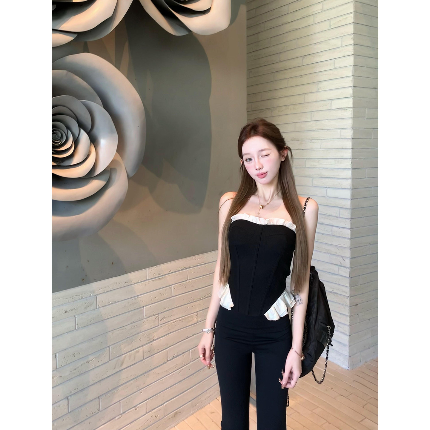 莫欣欣 一字肩上衣女夏设计感修身显瘦外穿辣妹鱼骨抹胸吊带背心
