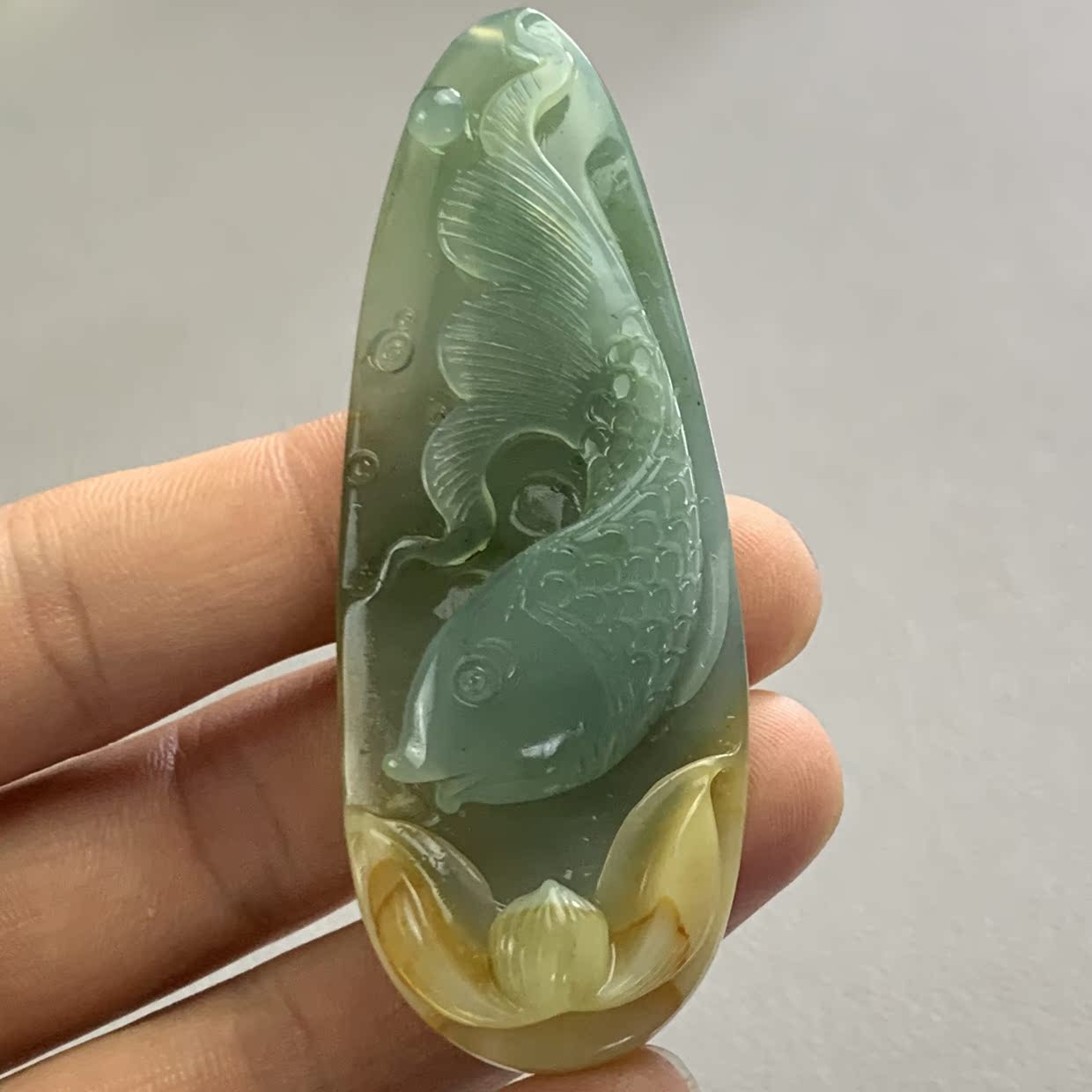 天然岫玉吊坠精品玉石王花玉蓝红俏色鱼挂件保真毛衣链仅此一条