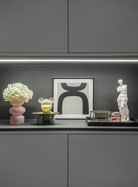 简约现代玄关电视柜家居饰品摆件