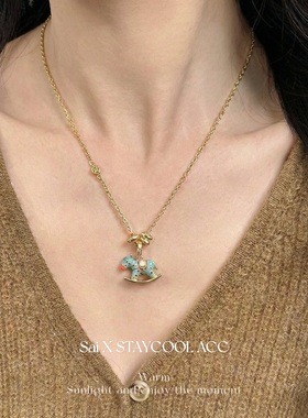 琅彩马卡龙摇摇木马吊坠项链女士锁骨链高级感毛衣链轻奢