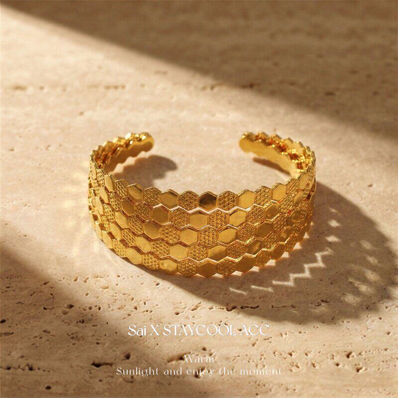 六边形蜂巢开口手镯女士时髦高级感宽面手环设计师款北欧风简约
