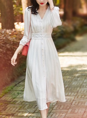い法式浪漫气质V领 单排珍珠扣收腰显瘦中长款连衣裙女MLQZ85514