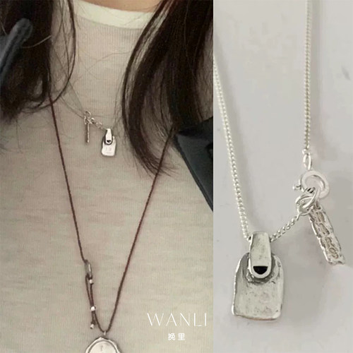 挽里love小钻吊坠女款毛衣链2026新款高级感轻奢迷你方块项链配饰