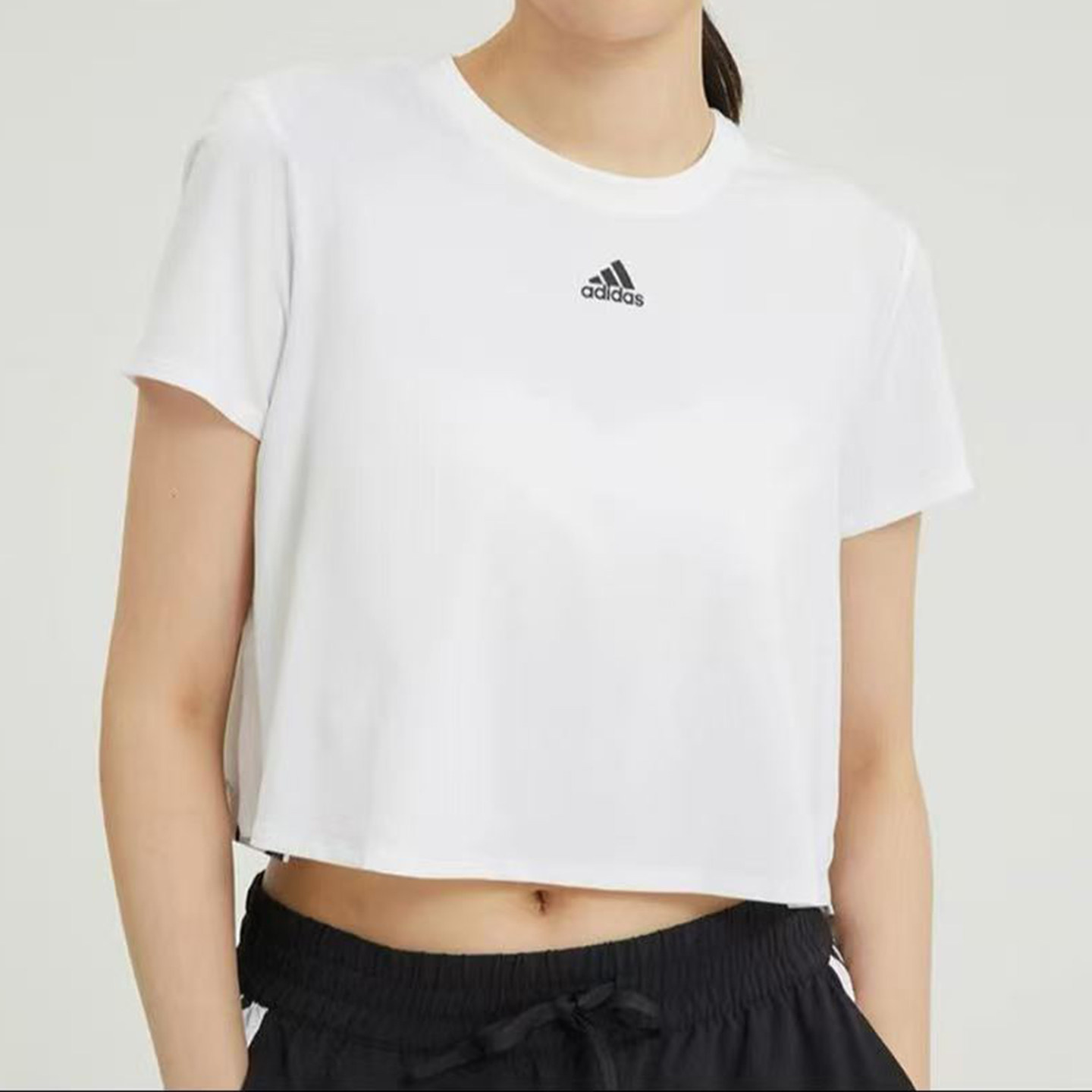 XL码Adidas阿迪达斯女子圆领舒适透气休闲短袖T恤HG5076