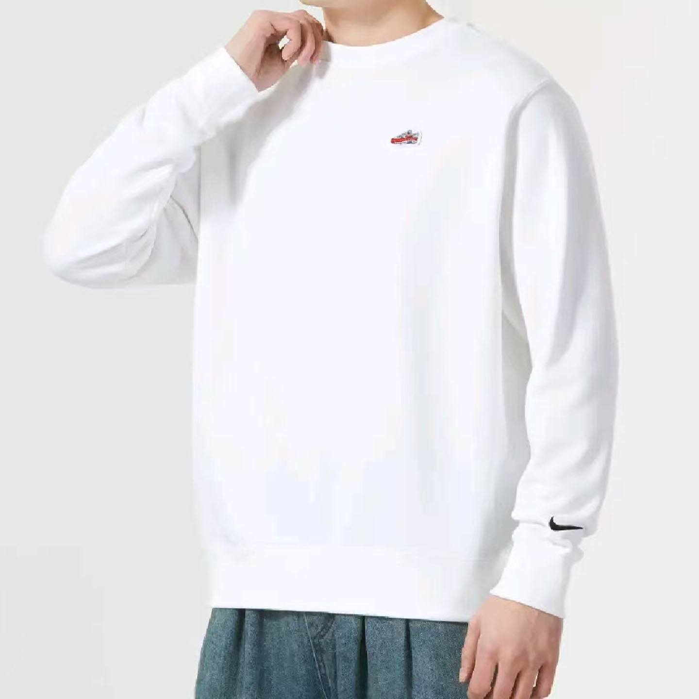 NIKE耐克Sportswear高能感薄款棉质刺绣圆领长袖卫衣FZ5203-100