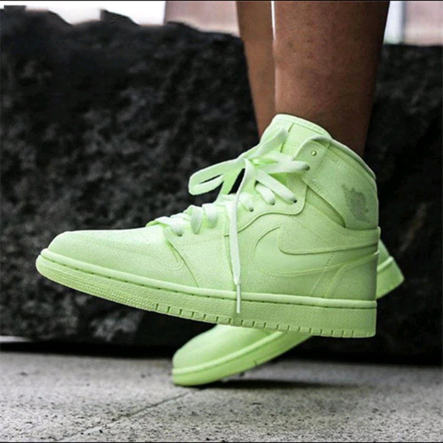 Nike耐克Air Jordan1女款高帮复古潮流运动休闲板鞋AH7389-700