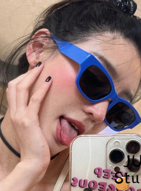 韩版方形蓝色墨镜网红款凹造型