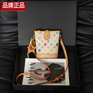 莫妮卡奇奇小众三彩手提包水桶包包女2026新款时尚百搭单肩斜挎包
