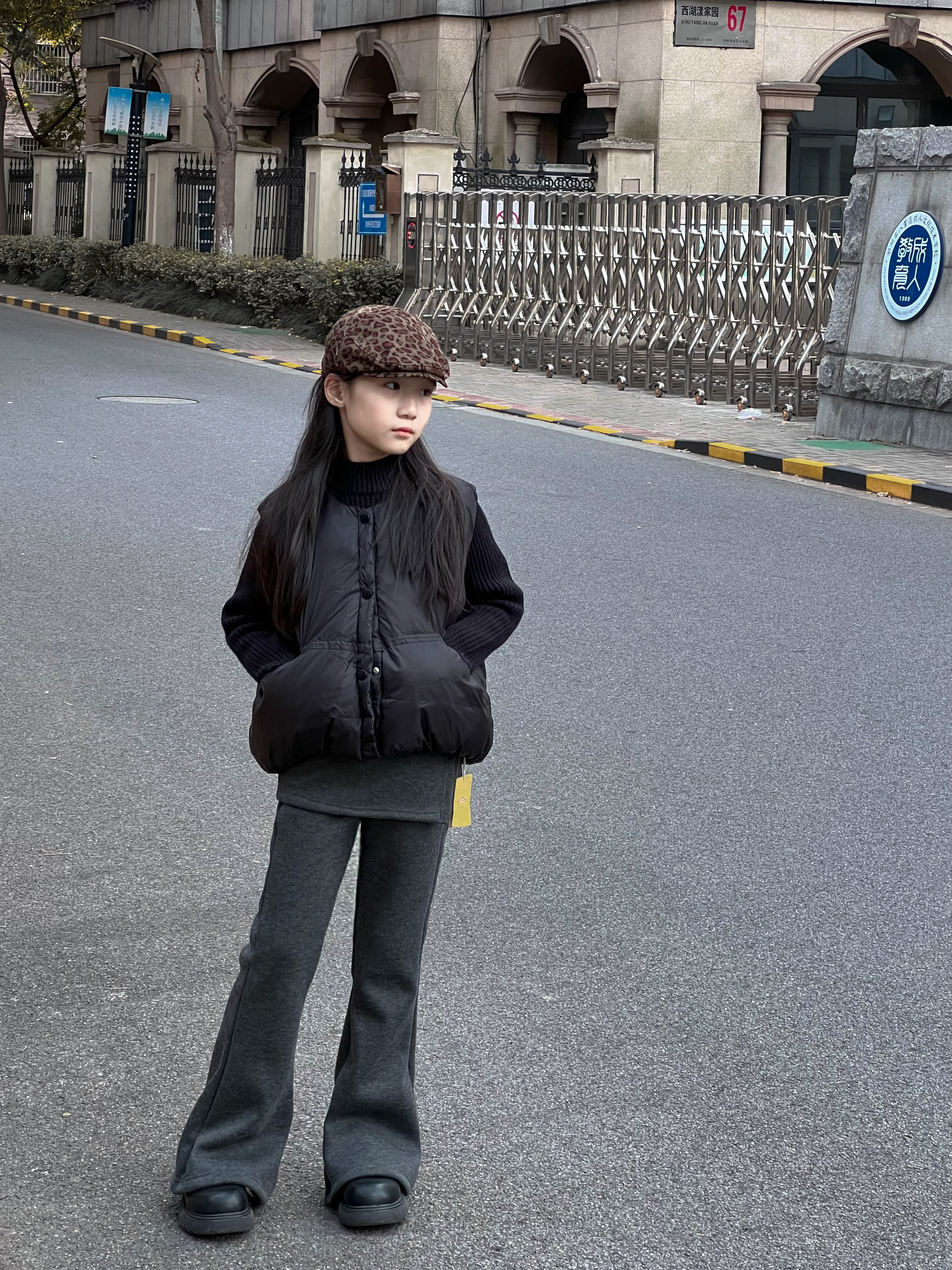 吉小可秋冬2025新款女童裤子纯色加绒加厚裤子显瘦百搭喇叭裤