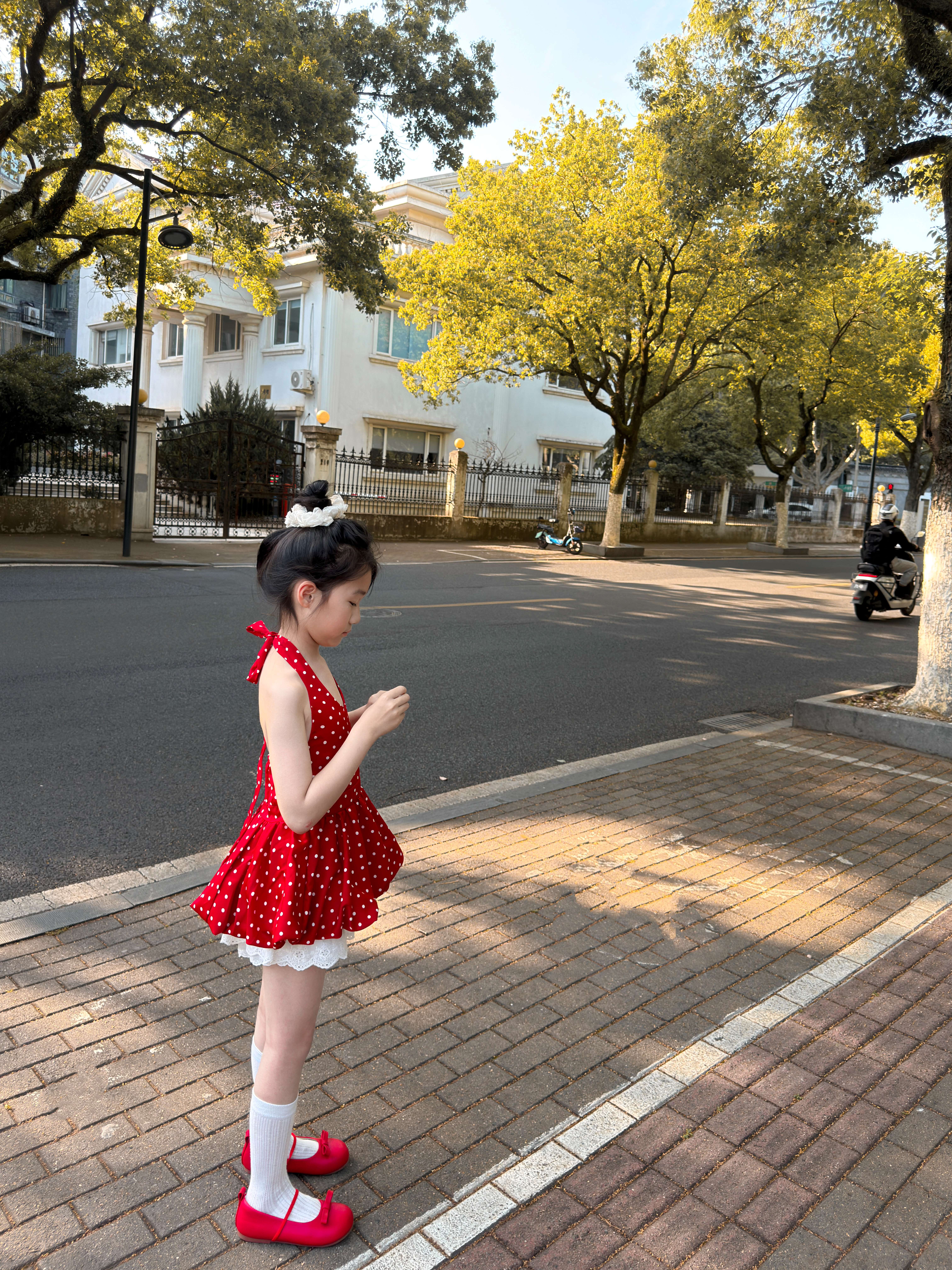 吉小可2026夏季女童连衣裙女宝宝波点挂脖裙时髦气质复古花苞裙