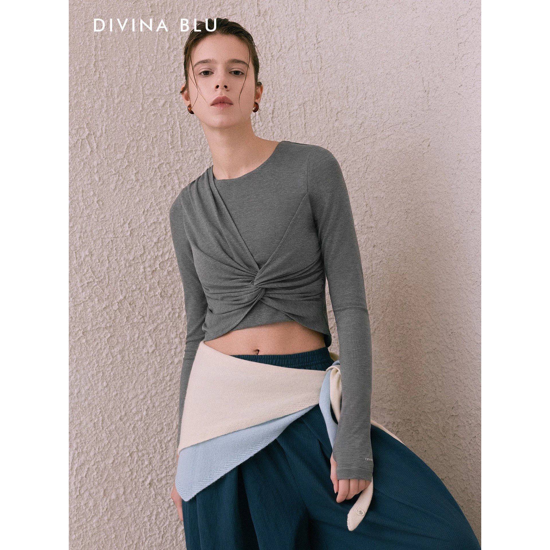 DIVINA BLU迪唯纳波尔图系列后开叉拇指长袖瑜伽运动T恤健身上衣