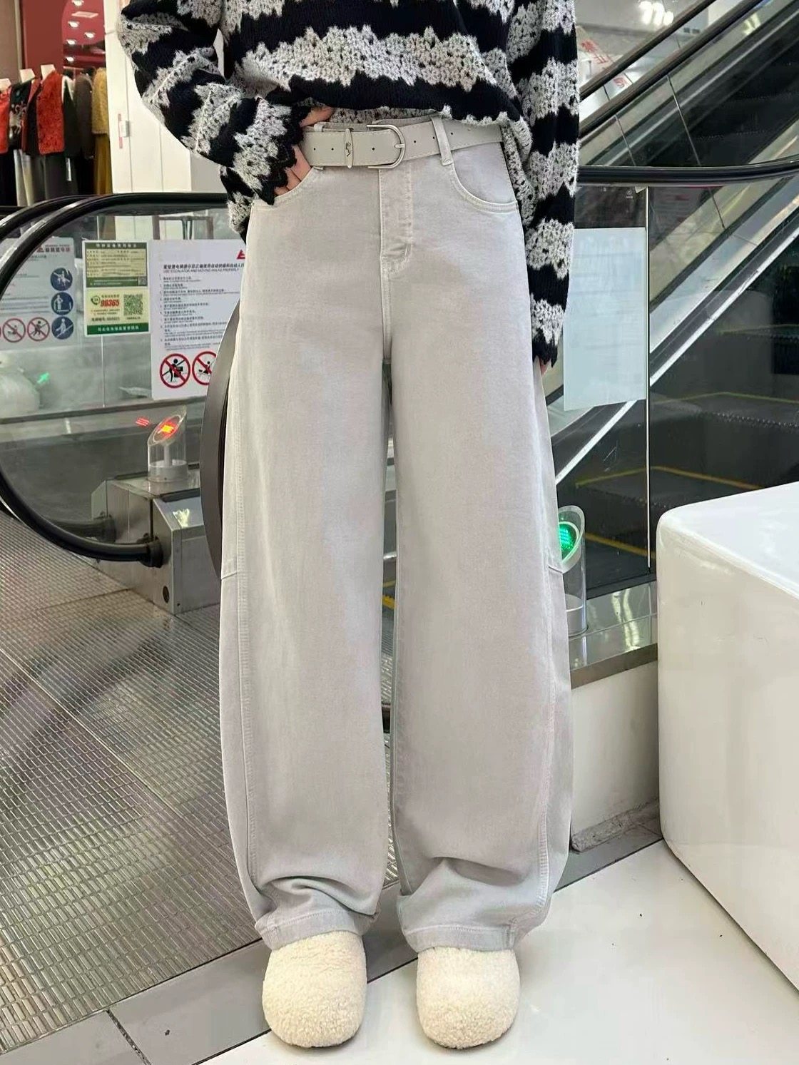 欧货2026早春新款牛仔裤女高端浅灰色弯刀裤宽松休闲弹力直筒显瘦,女装/女士精品,牛仔裤,淘宝优惠券,粉丝福利购,淘宝优惠卷