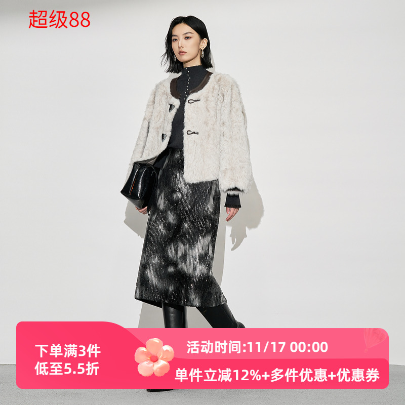 XG/雪歌2025年冬季新款圆领短款仿生皮草外套女上衣XL407614A880