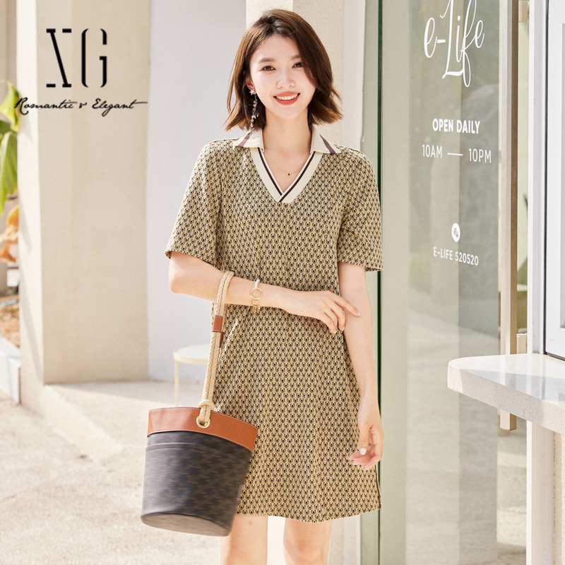 xg雪歌短袖连衣裙女宽松腰2023夏季新款复古开叉中裙XJ204562B806