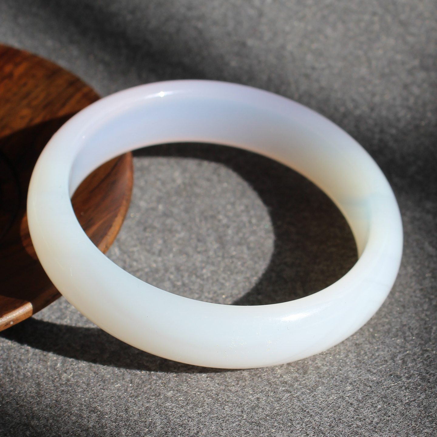 56mm轻奢高级感玉髓正装手镯