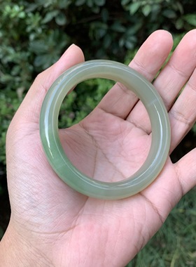 56圈天然和田玉山料青海料青白带翠手镯48.9克