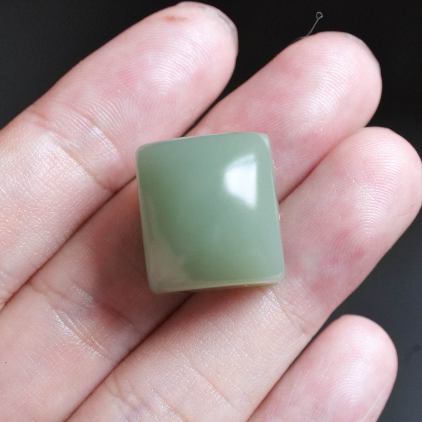 天然和田玉俄料碧玉粉青微猫眼戒面吊坠生日礼物8z图片