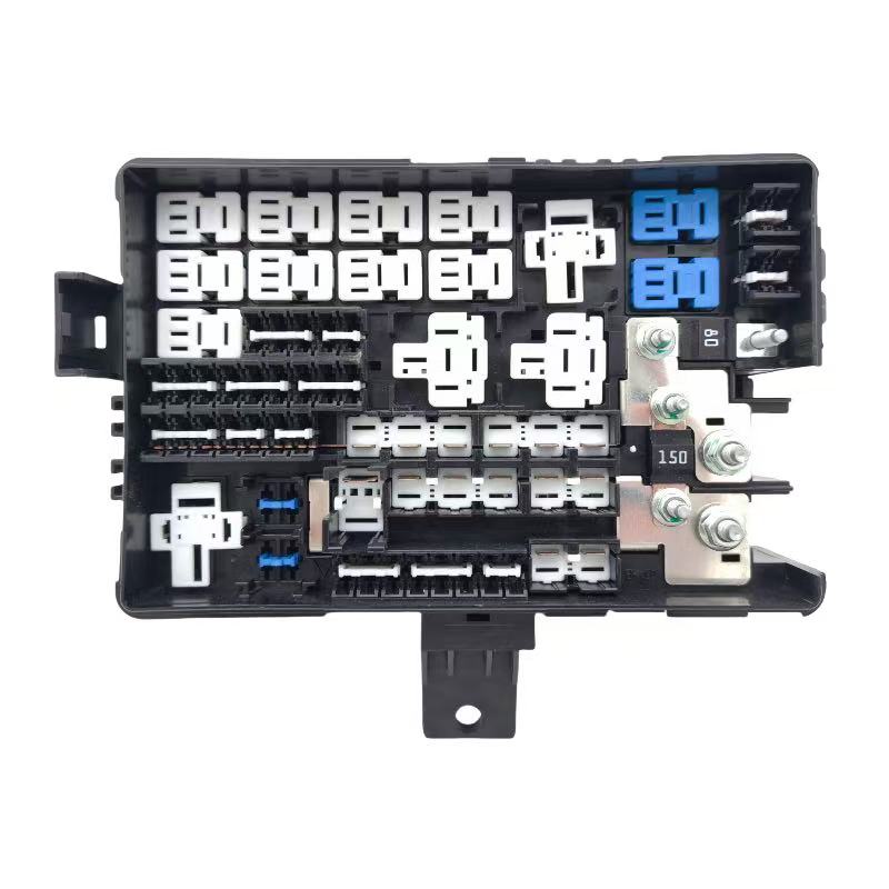 吉利20款博越汽车机舱保险丝盒