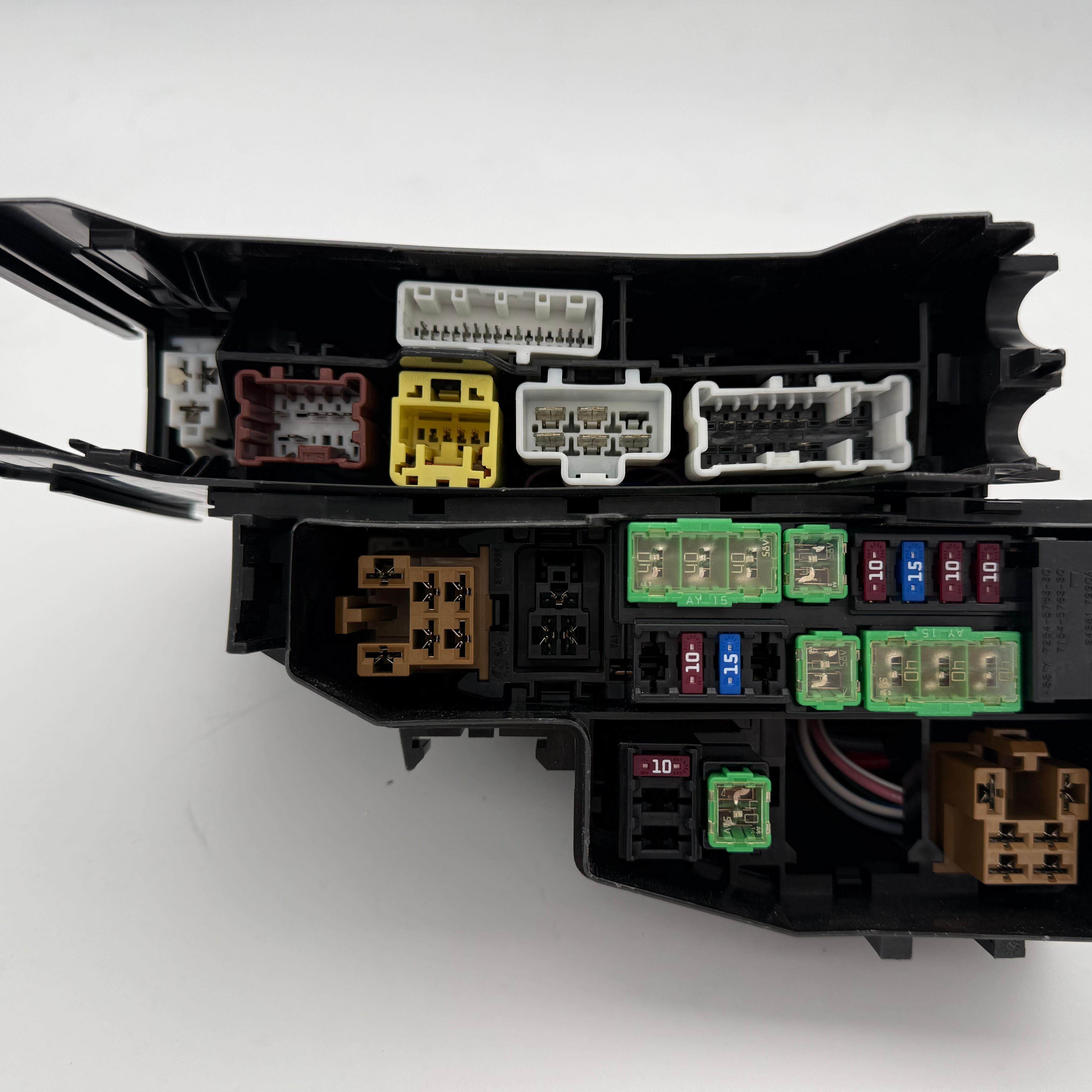 适用日产新款奇骏机舱保险丝盒总成