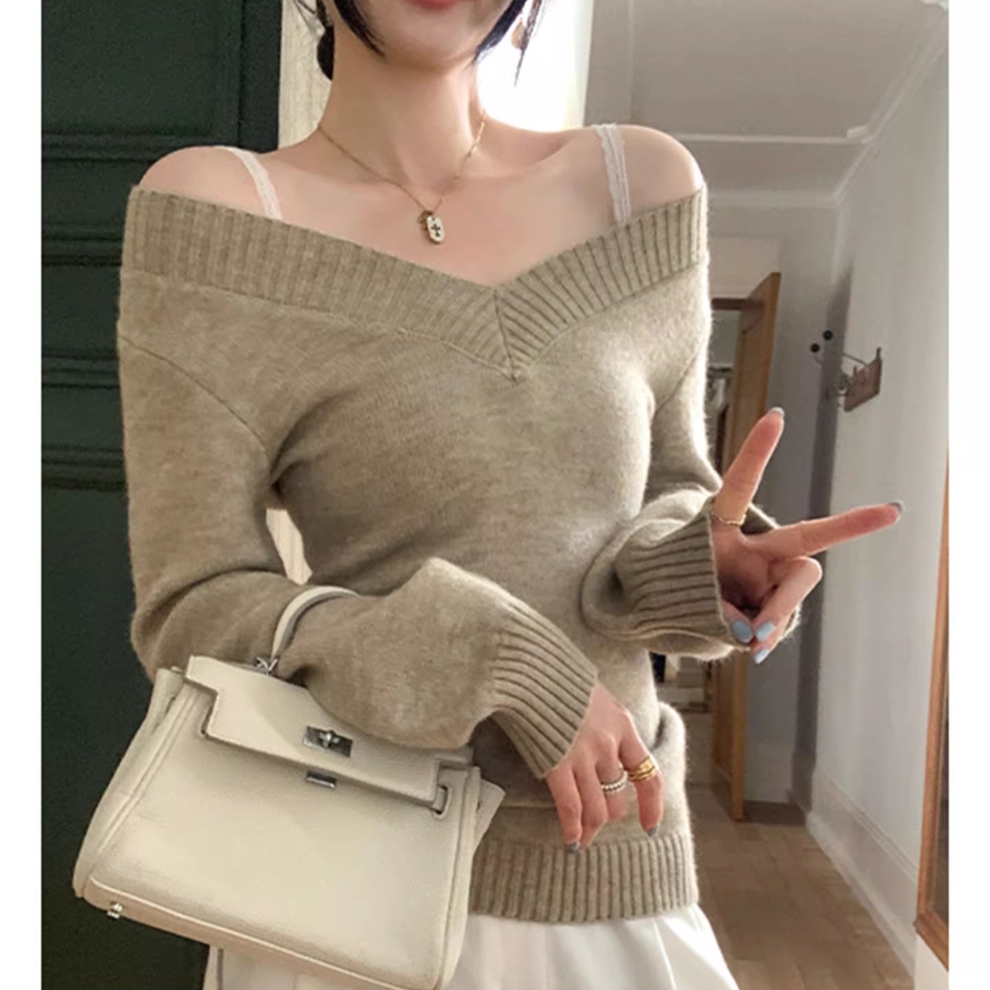 毛衣修身V领针织打底衫女秋冬