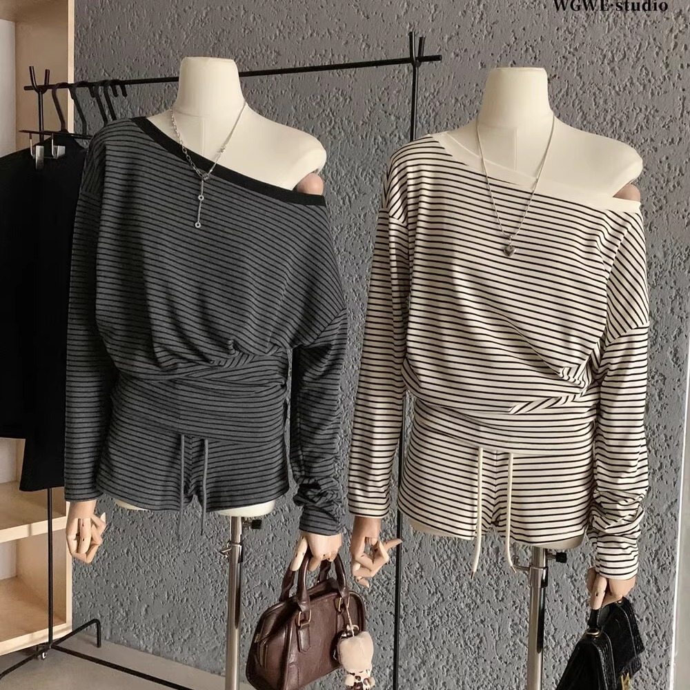 斜肩条纹长袖卫衣T恤+高腰短裤