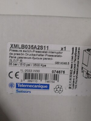 施耐德压力开关XMLB035A2S11全新原装拍前请询价