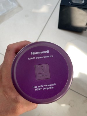 霍尼韦尔火焰探测器C7061A1038 C7061F2001 C7061A1020  1012