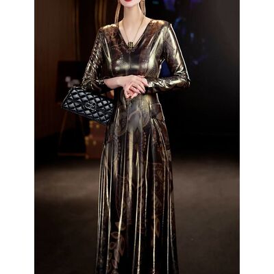 秋季新款洋气御姐范收腰显瘦A字裙女裙高级感轻奢印花V领连衣裙女