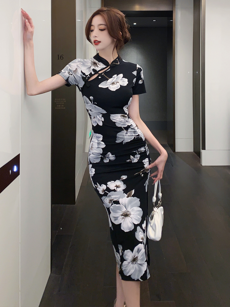 Retro cheongsam, brace, long dress, 2024 years, Chinese style, hip-accented, mid-length Retro cheongsam, brace, long dress, 2024 years, Chinese style, hip-accented, mid-length