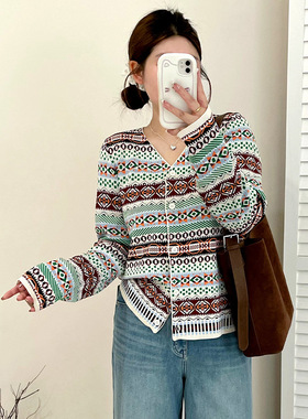 大码女装v领复古民族风上衣女外套2025秋胖mm设计感针织开衫22902