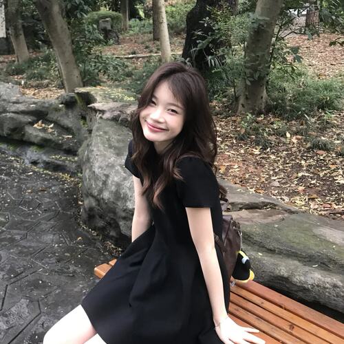 黑色收腰针织连衣裙女夏季显瘦