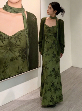 法式高级感绿色碎花吊带连衣裙子女装早秋季流行氛围感穿搭一整套