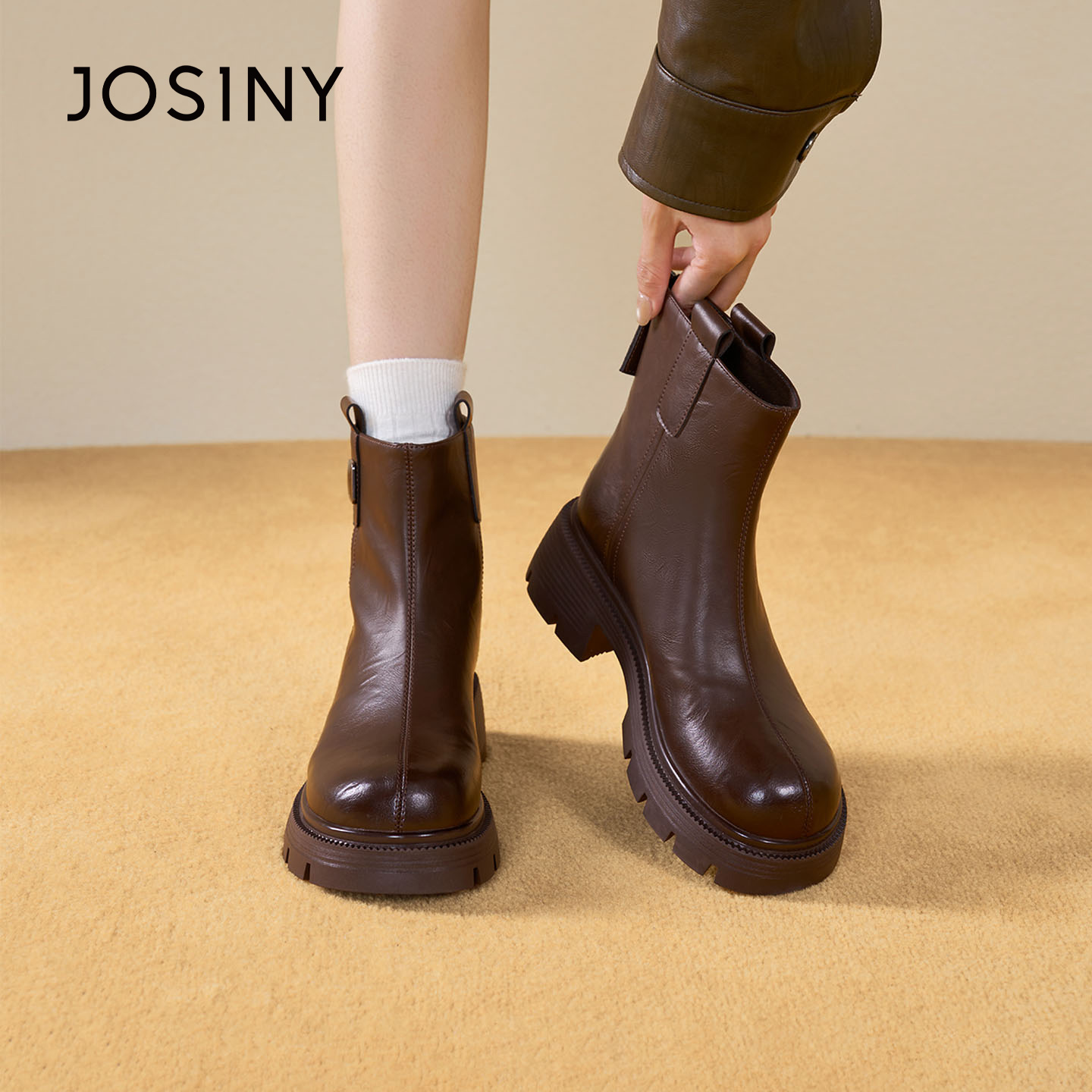 卓诗尼英伦风厚底马丁靴