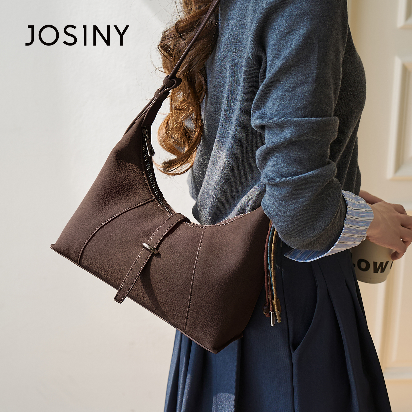 卓诗尼2025新款单肩斜挎月牙包