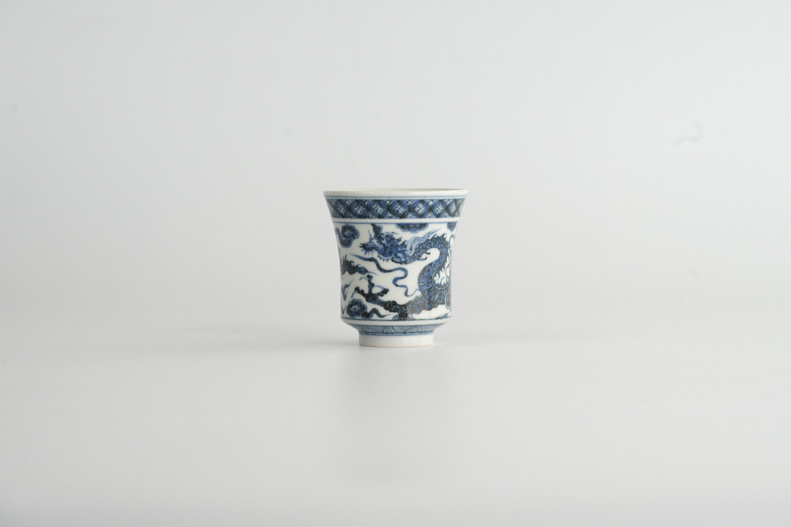 手作搏泥幻化龙纹闻香杯