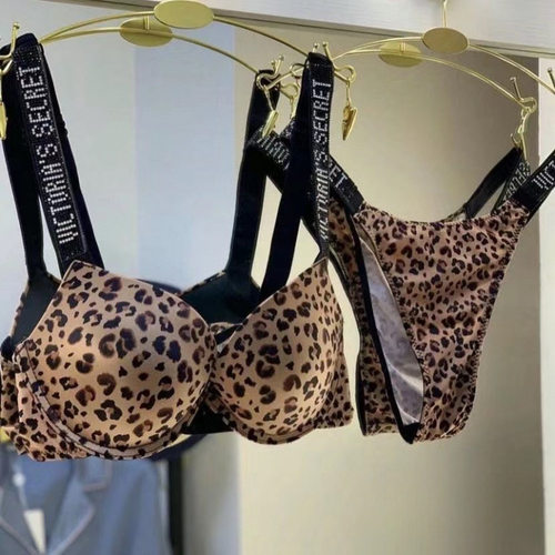 维多利亚轻奢高级高性感闪钻字母小胸聚拢内衣上托防下垂文胸套装