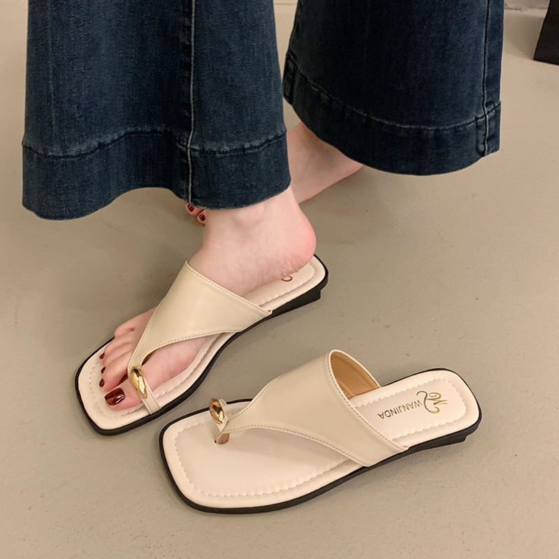 夹趾凉鞋女2026新款夏季爆时尚外穿绝美配裙子黑色低跟百搭凉拖鞋