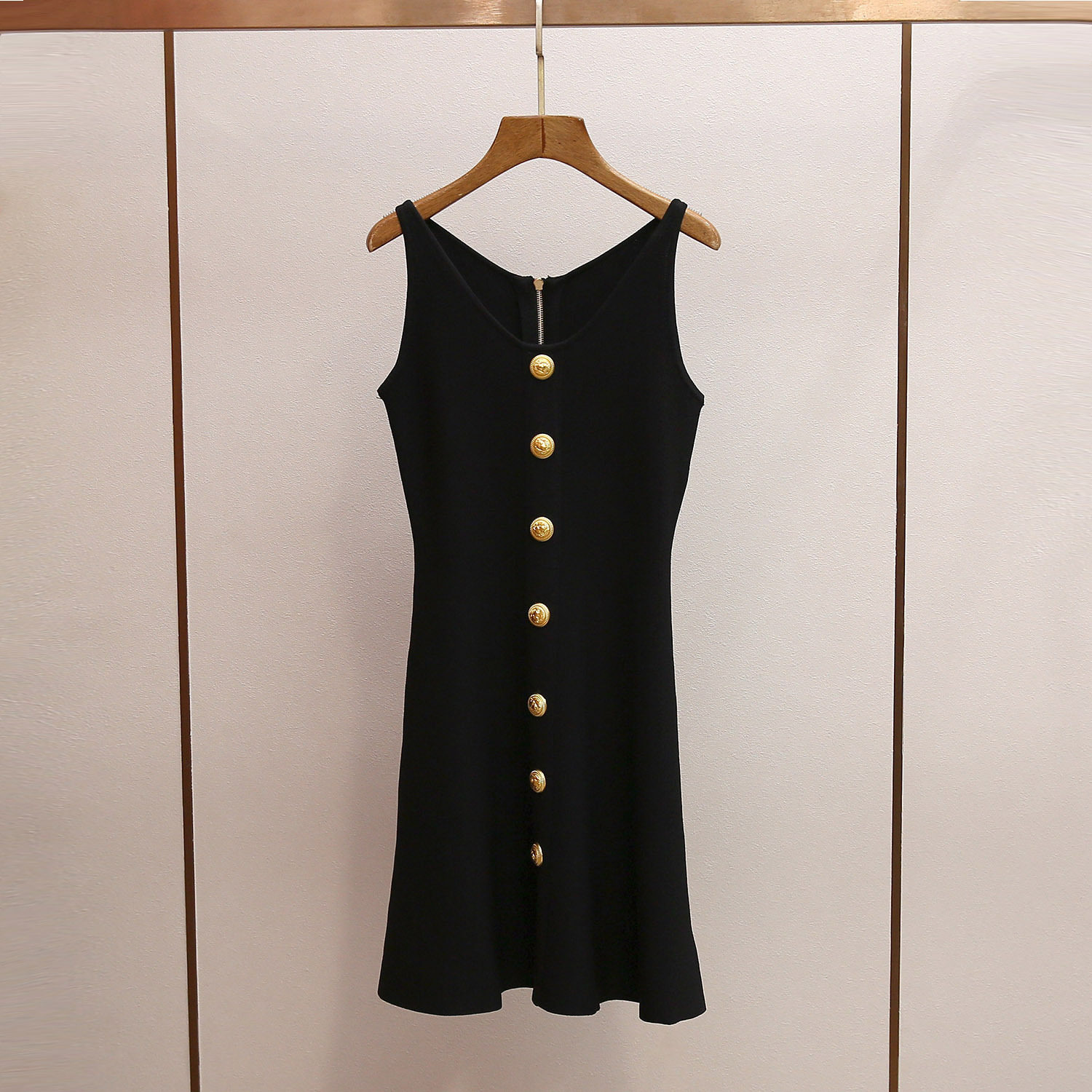 深圳南油高端女装春夏新款法式赫本风名媛单排扣针织背心连衣裙女