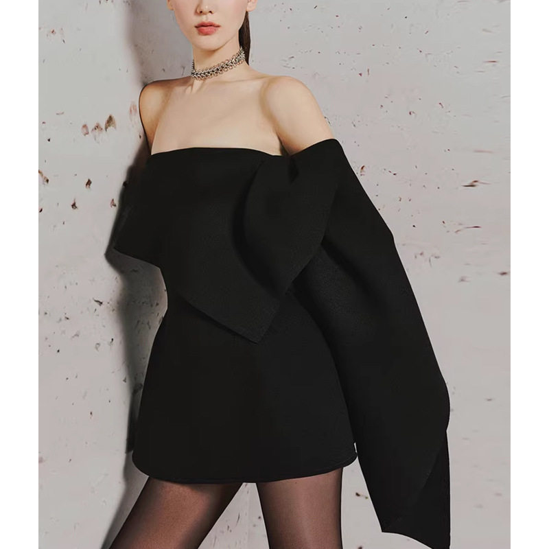 法式名媛黑色单肩修身连衣裙女夏季新款设计感小众抹胸显瘦小礼服