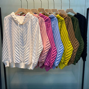 三宅手工褶皱连帽卫衣女款宽松显瘦2026春季长袖上衣女士套头外套