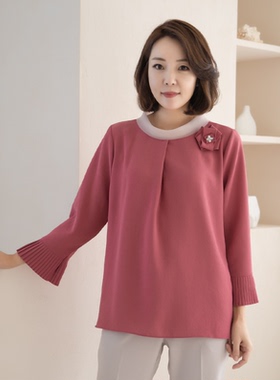 韩国大码女装堆堆领上衣2024春款妈妈装纯色宽松衬衣胸花BL240201