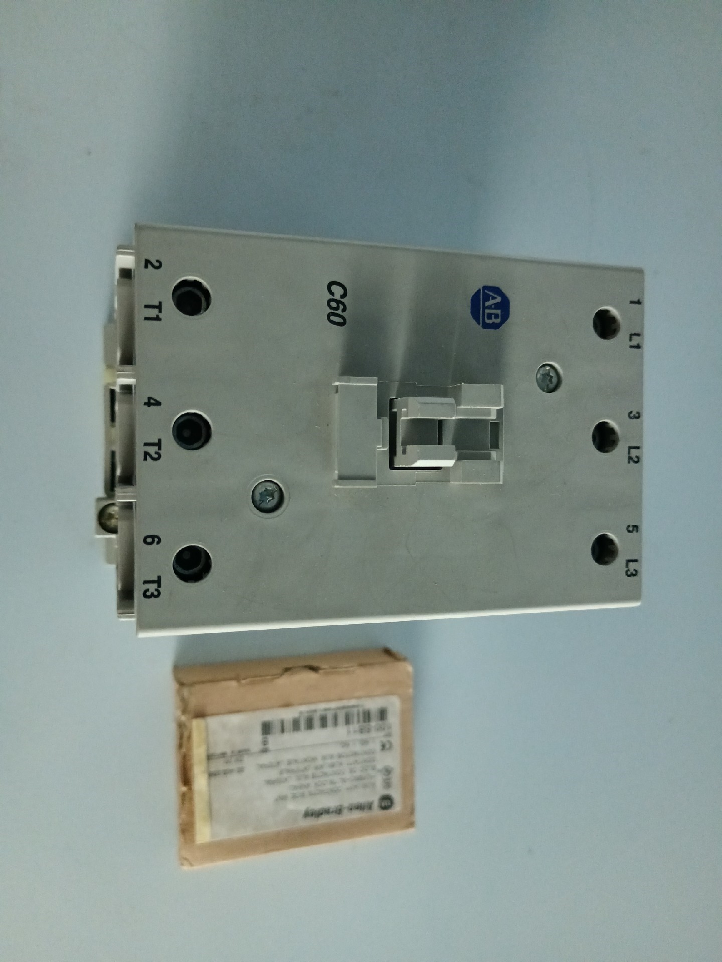 AB接触器100-C60KD00 100-C09KD10 100-D300EA11全新原装请询价