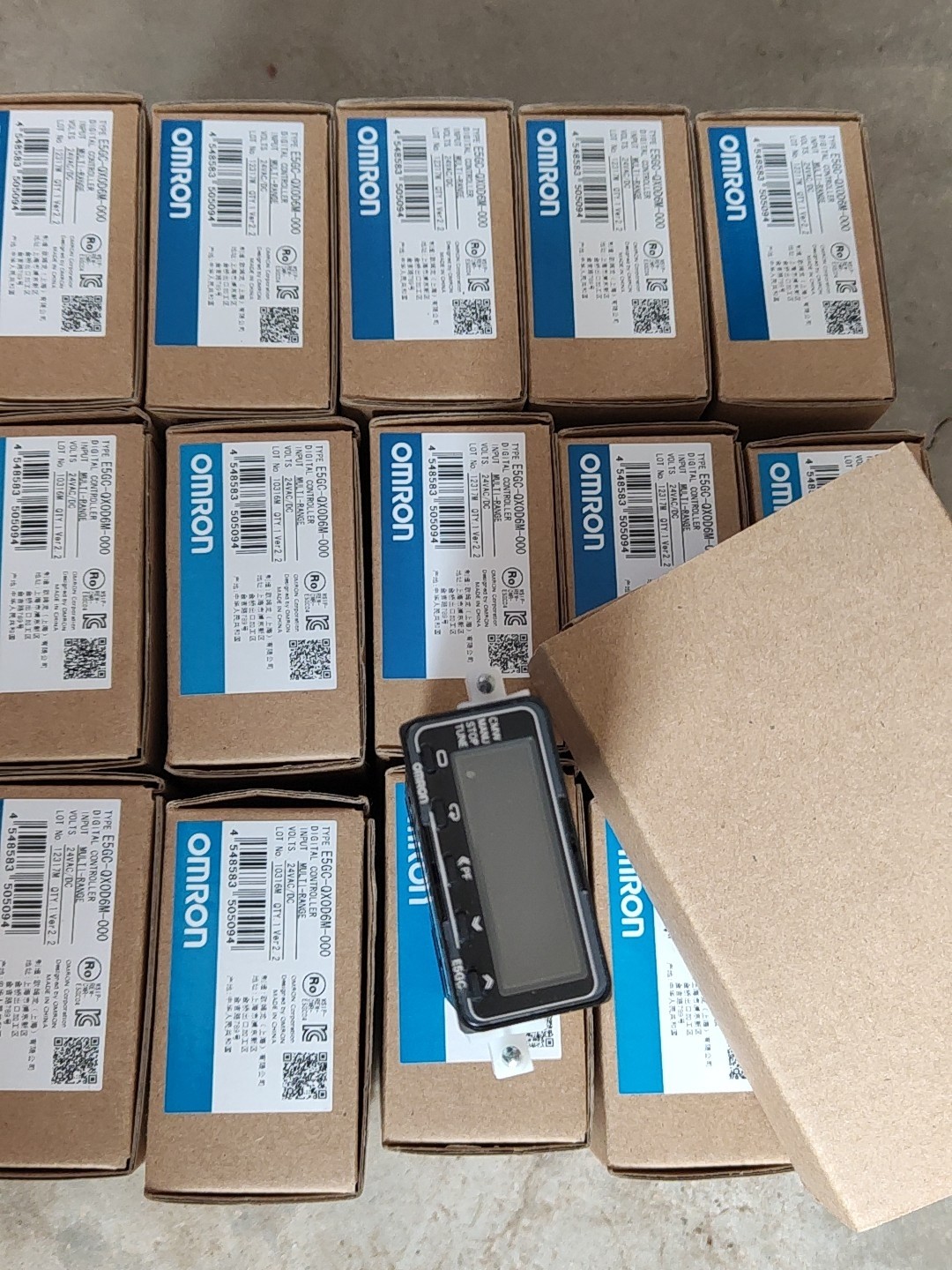 OMRON温控器 E5GC-QX0D6M-000全新原装拍前请询价