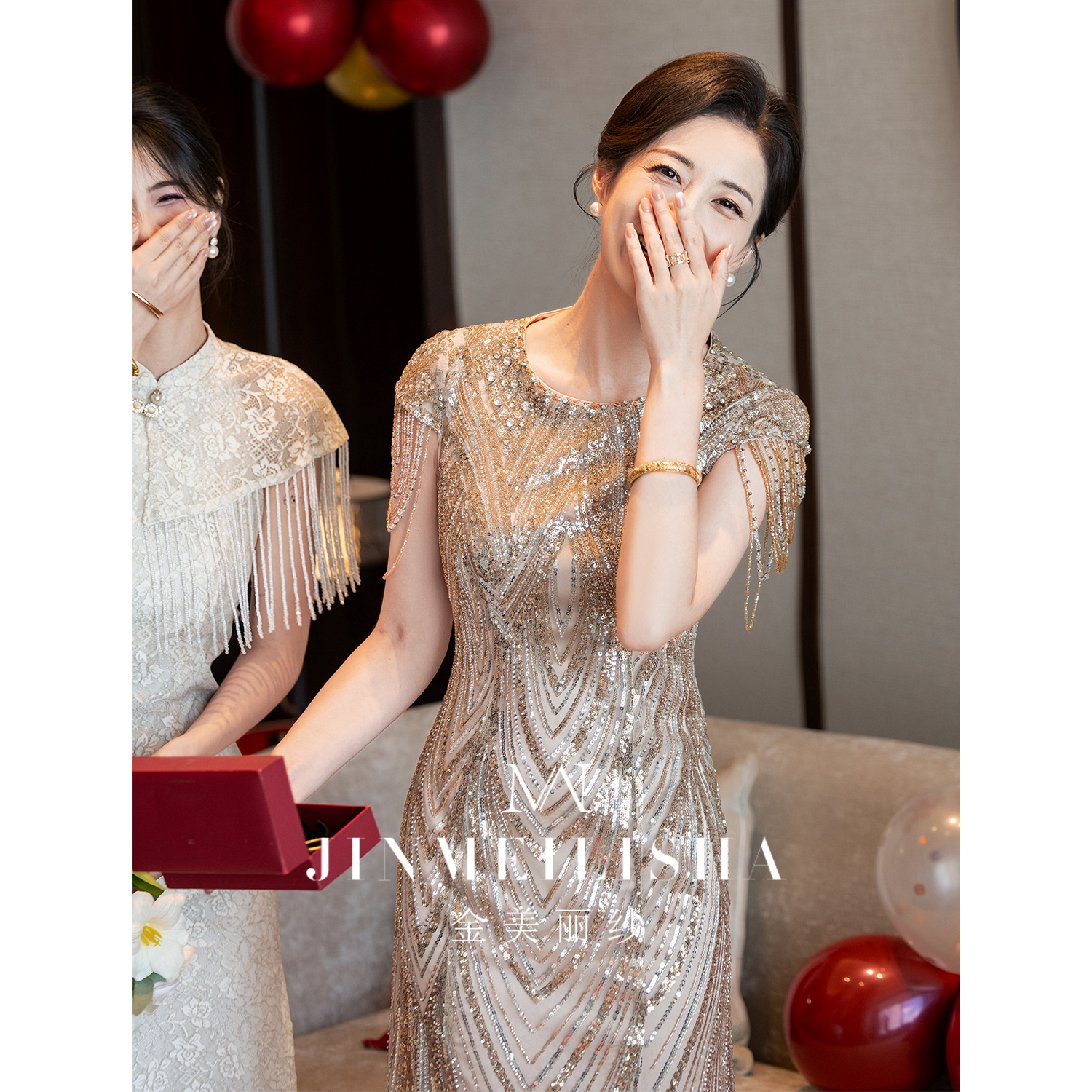 宴会妈妈晚礼服轻奢2025新款亮片年轻款婚宴喜婆婆婚礼主持人礼服