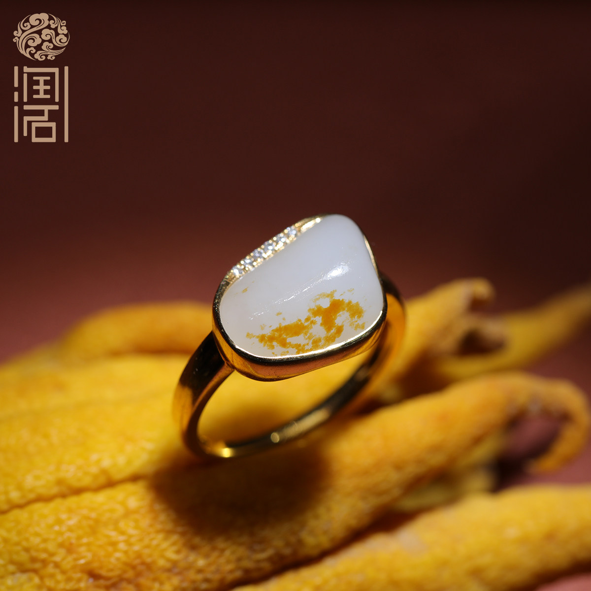 【姑苏润石堂】在售4.1克新疆和田玉籽料黄皮白玉小籽镶金戒指